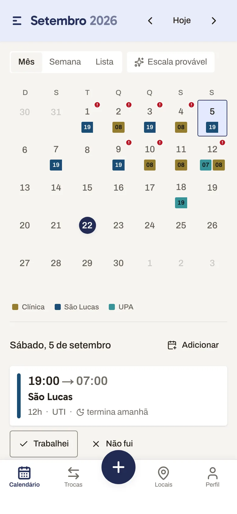 O calendário do app mostrando setembro com plantões de três locais — Clínica, São Lucas e UPA —, cada um com a sua cor.